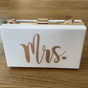 Mrs. Clutch with Chain Strap